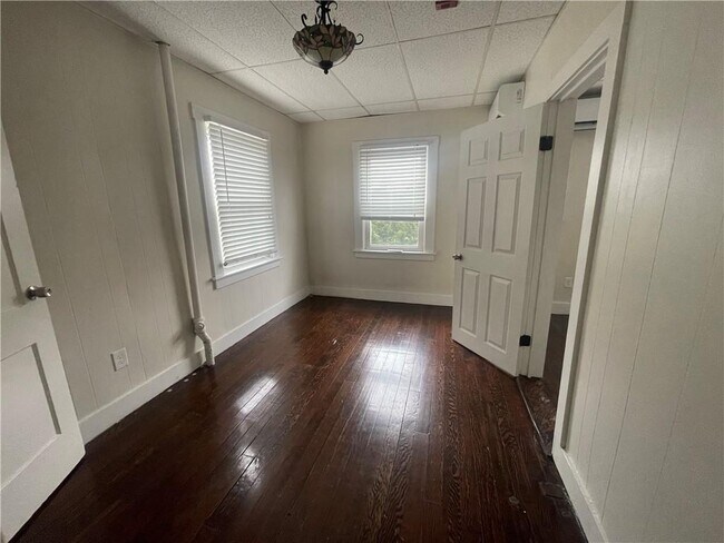 Building Photo - 40-40 Freebody St