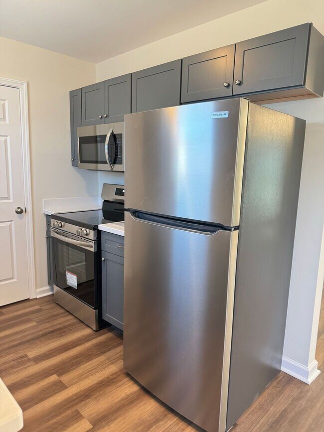 Building Photo - Cape Cod with 3 Bed/2 Bath with Basement!