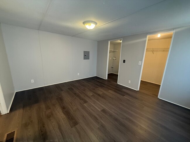 Building Photo - 14136 Little Ranch Rd