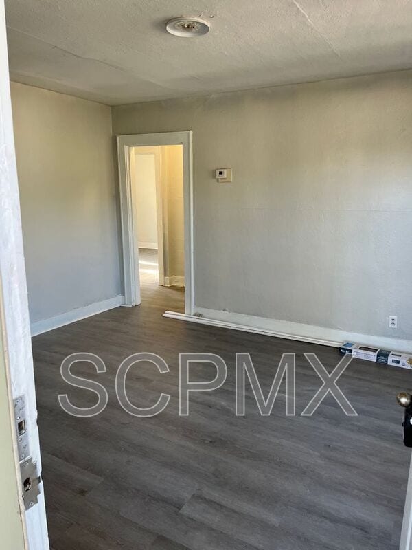 Building Photo - 2653 Lawrence Ave