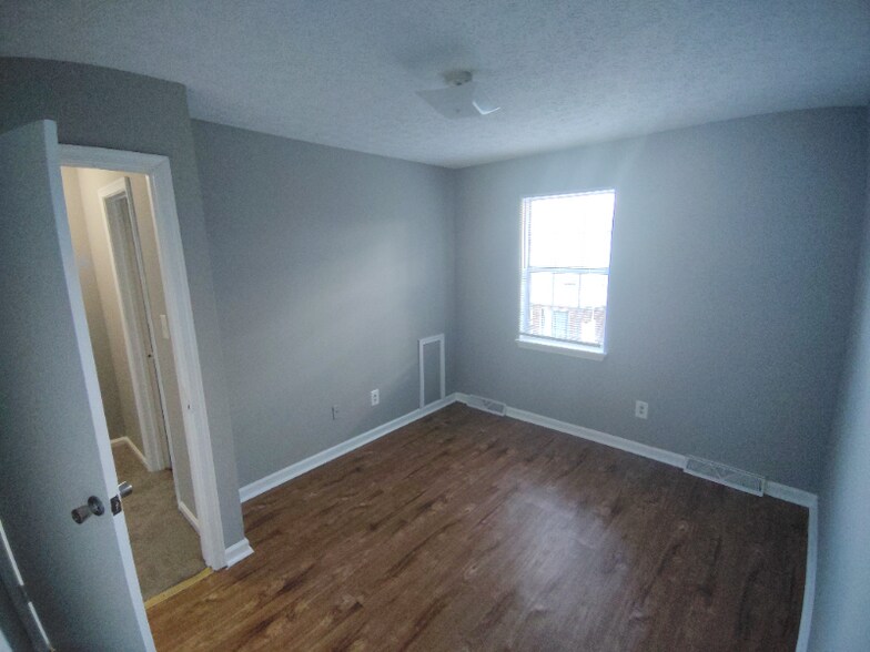 Building Photo - 11 Hobbs Ln