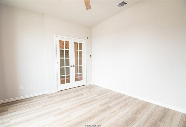 Building Photo - 6375 Darlington Ave