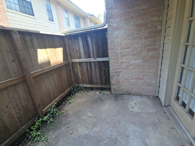 Building Photo - 14600 Fonmeadow Dr