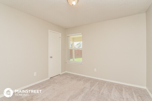 Building Photo - 6400 Avanti Dr
