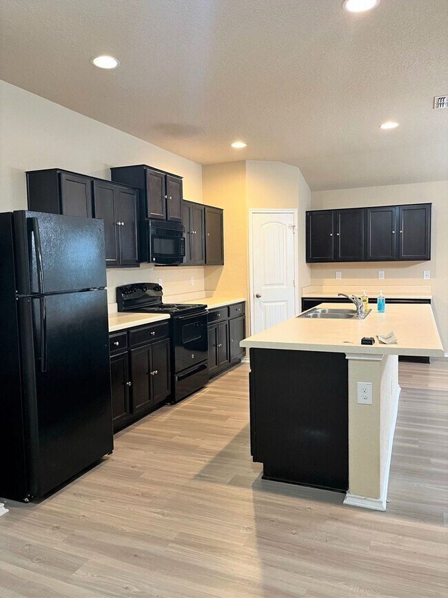 Building Photo - 4 br, 2 bath House - 3538 Robin Mdw