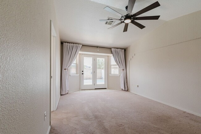 Building Photo - MOVE IN SPECIAL: $500 off the First Month ...
