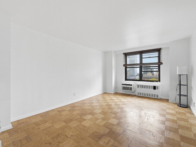 Building Photo - 10 Huron Ave