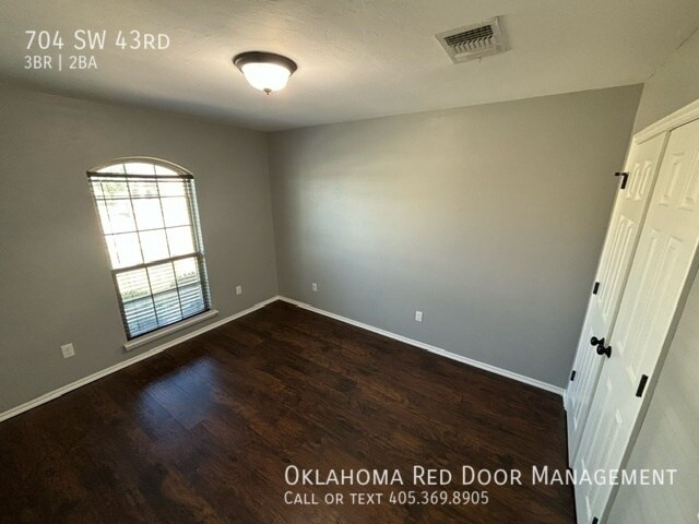 Building Photo - 704 SW 43rd St