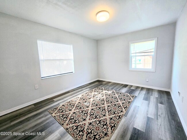 Building Photo - 484 Poinciana Dr