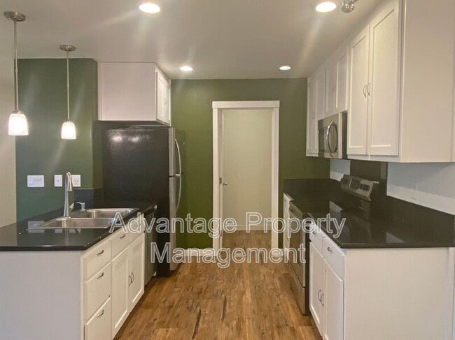 Building Photo - 1711 S 9th St