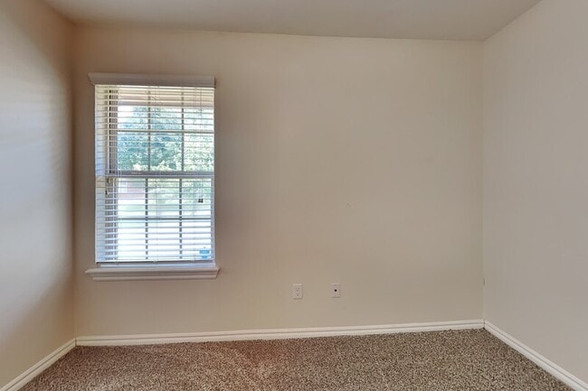 Building Photo - 12505 Edison Dr