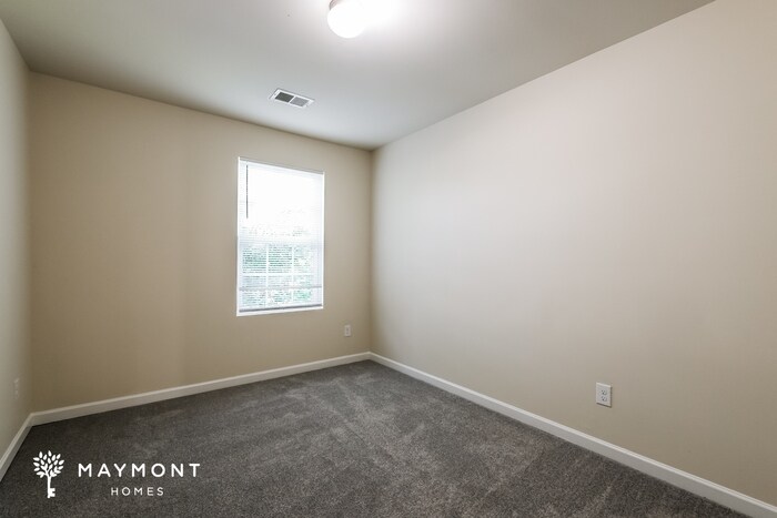 Building Photo - 1305 Forsythia Wy