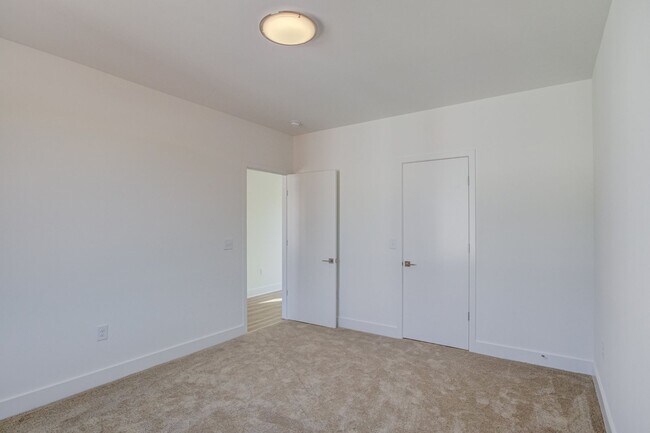 Building Photo - Luxury 3 Bed Townhome in Durham RTP