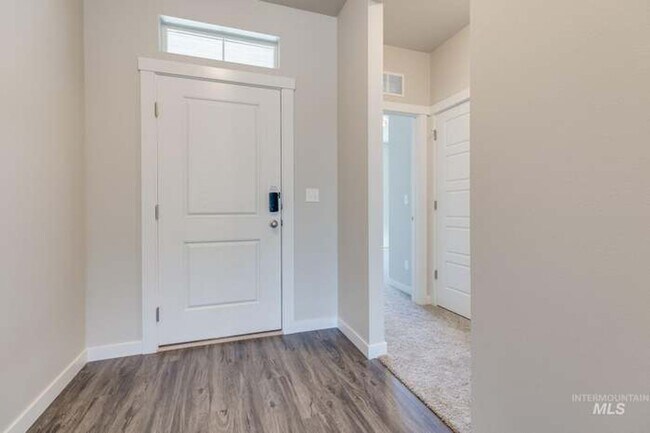 Building Photo - 4 Bed 2 Bath in Meridian with 3 Car Garage