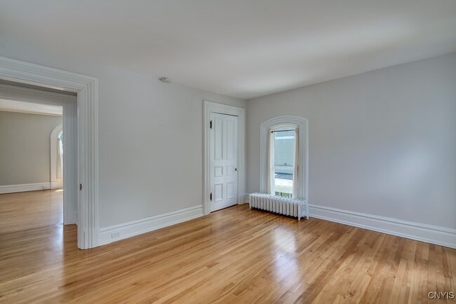 Building Photo - 160 Ten Eyck St