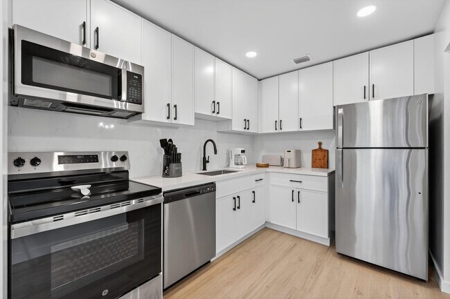 Building Photo - 800 Tropic Blvd