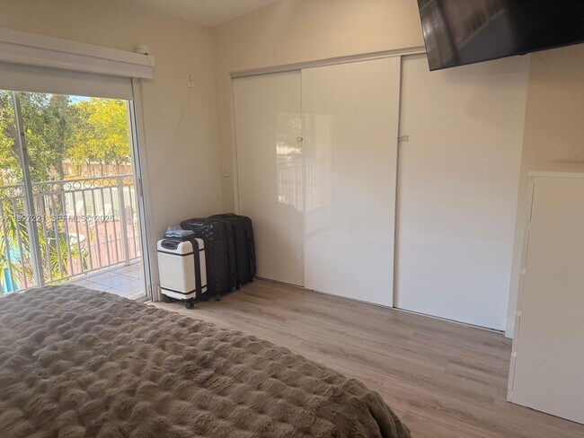 Building Photo - 6864 NW 166th Terrace