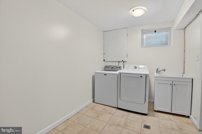 Building Photo - 3129 Homewood Pkwy