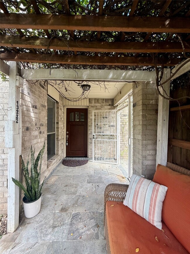 Building Photo - 13222 Pebblewalk Cir N