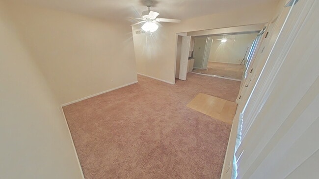 Building Photo - "Cozy 1-Bedroom Condo Retreat in Harrison Twp - Perfect Blend of Comfort and Convenience!"