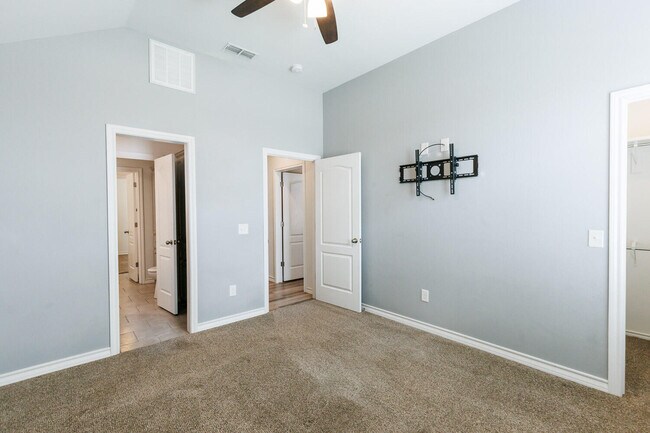 Building Photo - 208 Berkshire Ave