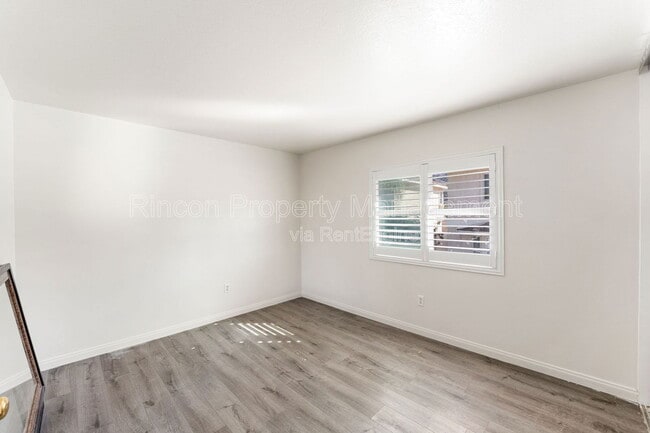 Building Photo - 954 Taylor Ln