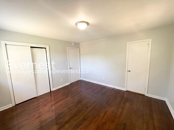 Building Photo - 605 71st St S