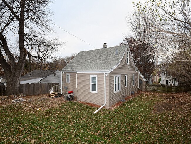 Building Photo - 2108 S 46th St