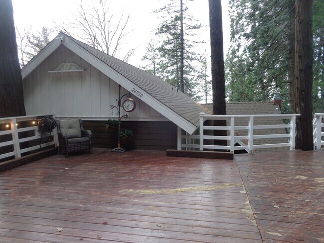 Building Photo - 4 BEDROOM ON KNOLL CIRCLE