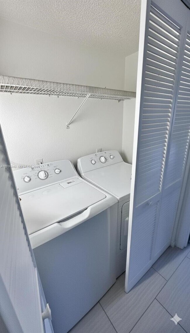 Building Photo - 3111 Pass a Grille Way