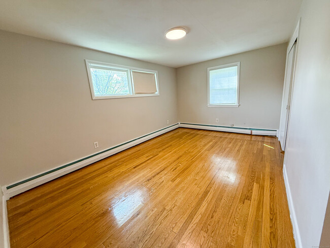 Building Photo - 115 Fuller Dr