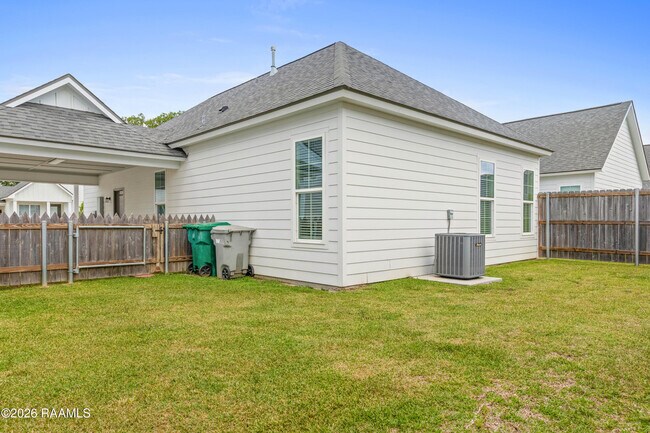 Building Photo - 107 Satsuma Dr