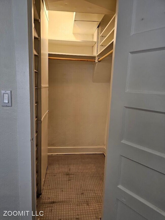 Building Photo - 2 br, 2 bath House - 1029 E Meadowbrook Ave