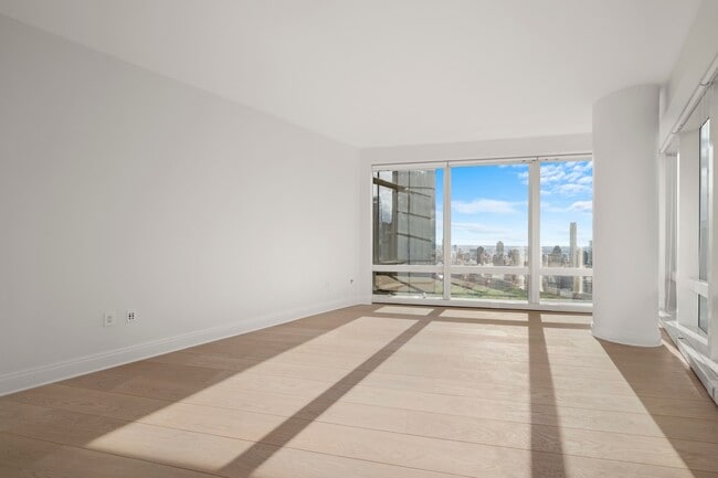 Building Photo - 80 Columbus Cir