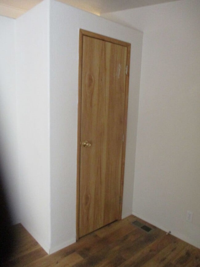 Building Photo - 4.65 Acre Farm/Horse Property for Rent!