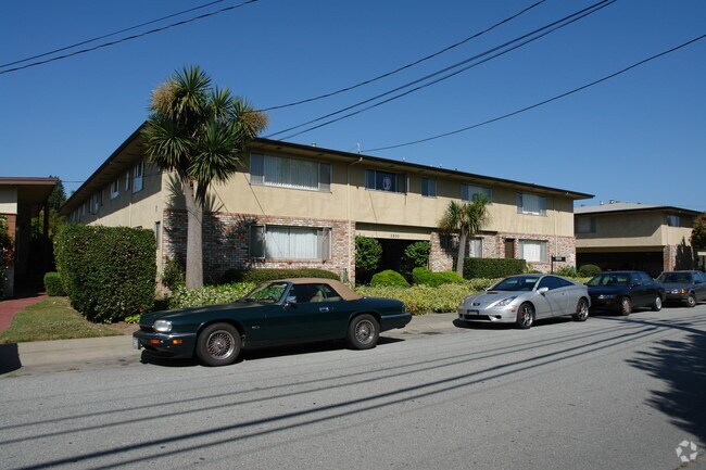 Primary Photo - 2830 Flores St
