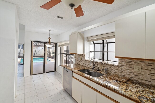 Building Photo - 7842 Villa Nova Dr N