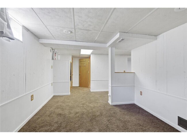 Building Photo - 6208 Hillside Rd
