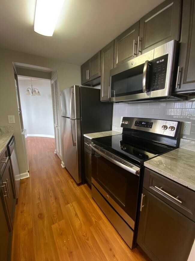 Building Photo - wh703