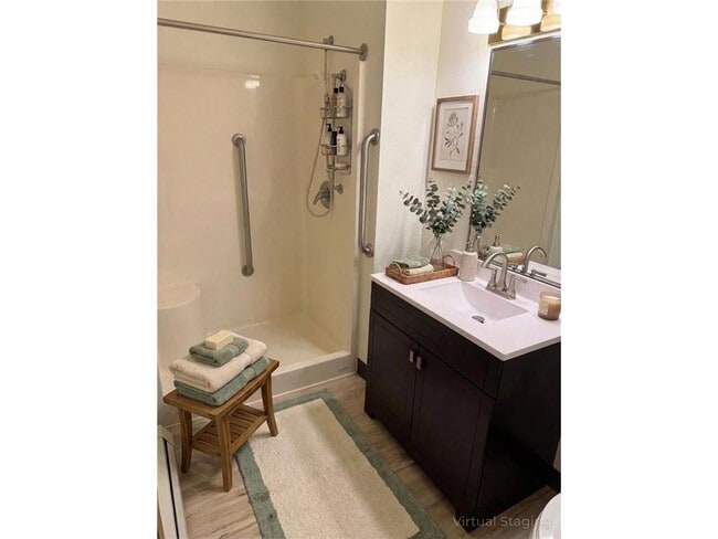 Building Photo - 609 Main St S