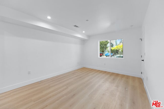 Building Photo - 3207 W 18th St