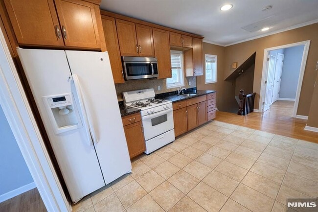 Building Photo - 205 Valley Brook Ave