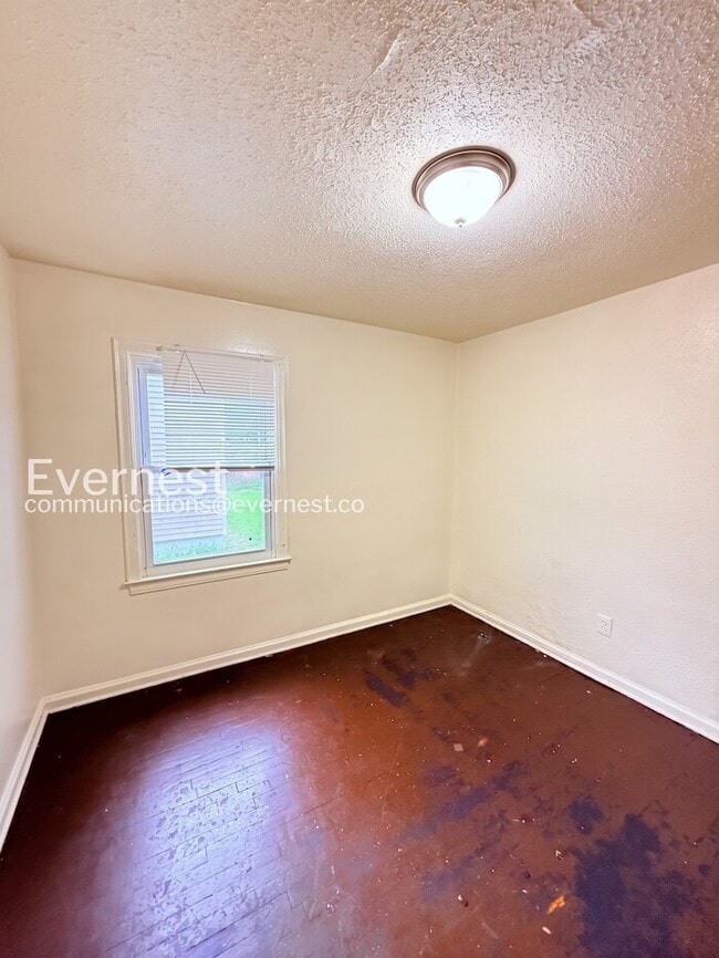 Building Photo - 18659 Shaftsbury Ave