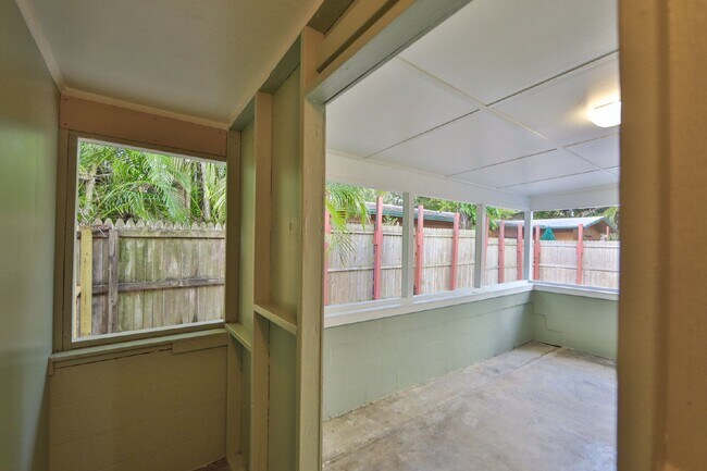 Building Photo - 14160 Victoria Rd