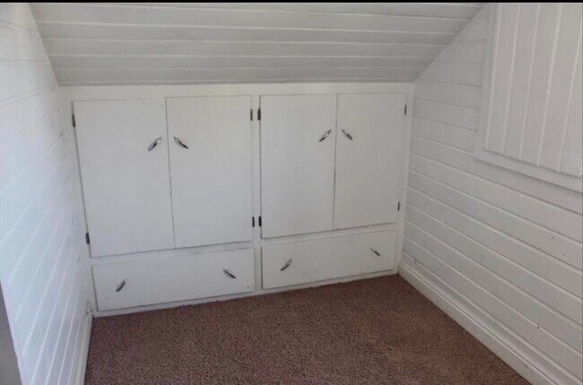 Building Photo - 385 E 2nd S St