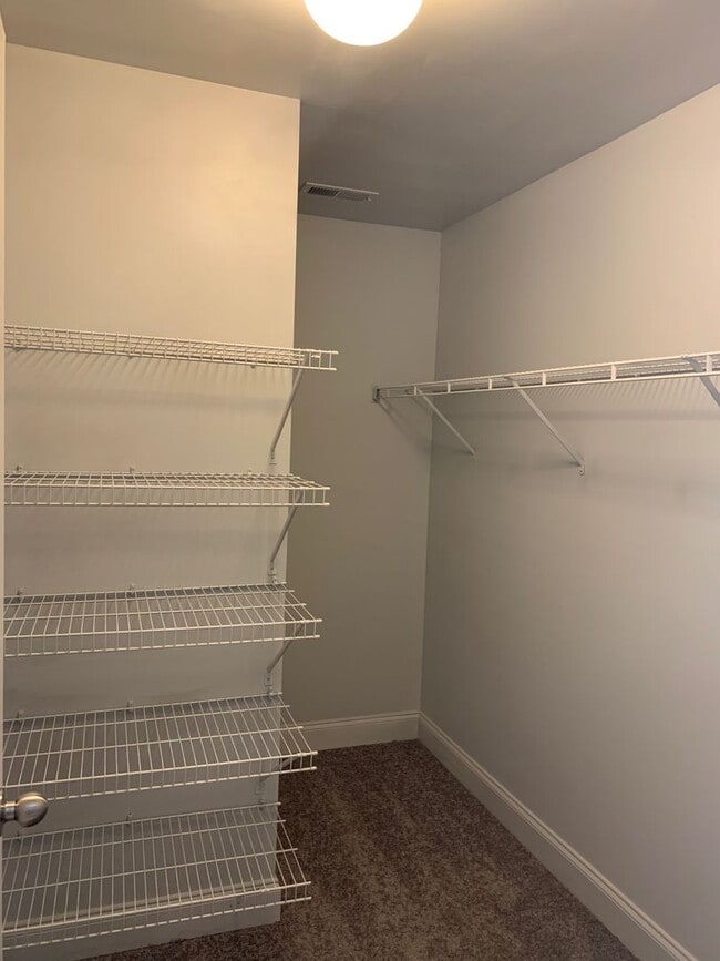 Building Photo - Lovely Eastside Townhome Condo Near Vet School- 3BR/3BATH!