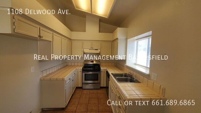 Building Photo - 1108 Delwood Ave
