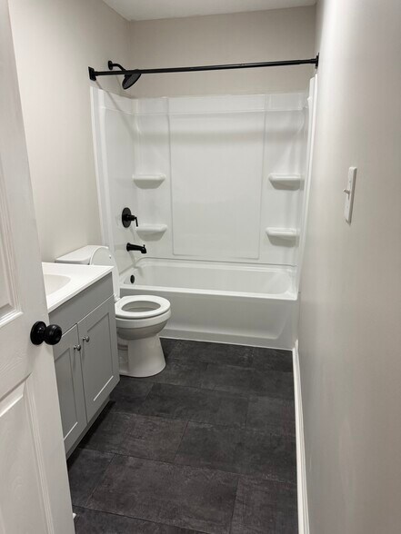 Building Photo - 135 Anzie Way