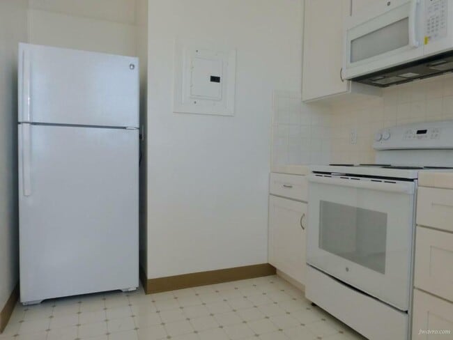 Building Photo - 2201 Pacific Ave