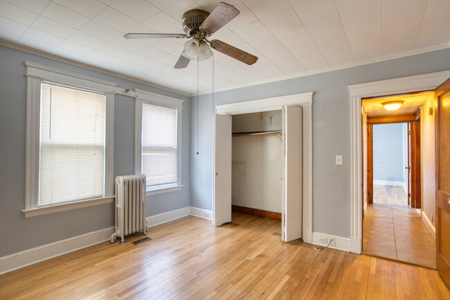 Building Photo - 226 Ledgeside Ave